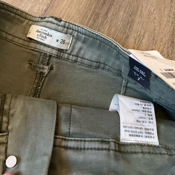 Abercrombie & Fitch Olive Cargo Shorts NWT - Picture 2 of 3